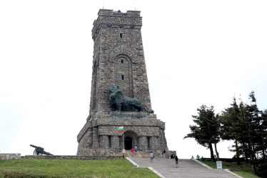 shipka monument, liberty memorial, bulgaria, monument, landmark, landscape, architecture