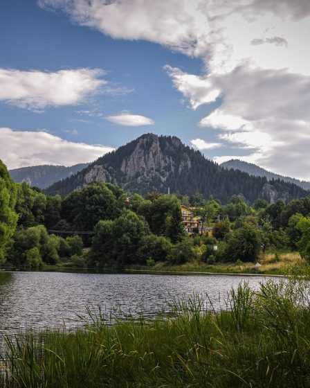 lake nature mountain bulgaria 7390888