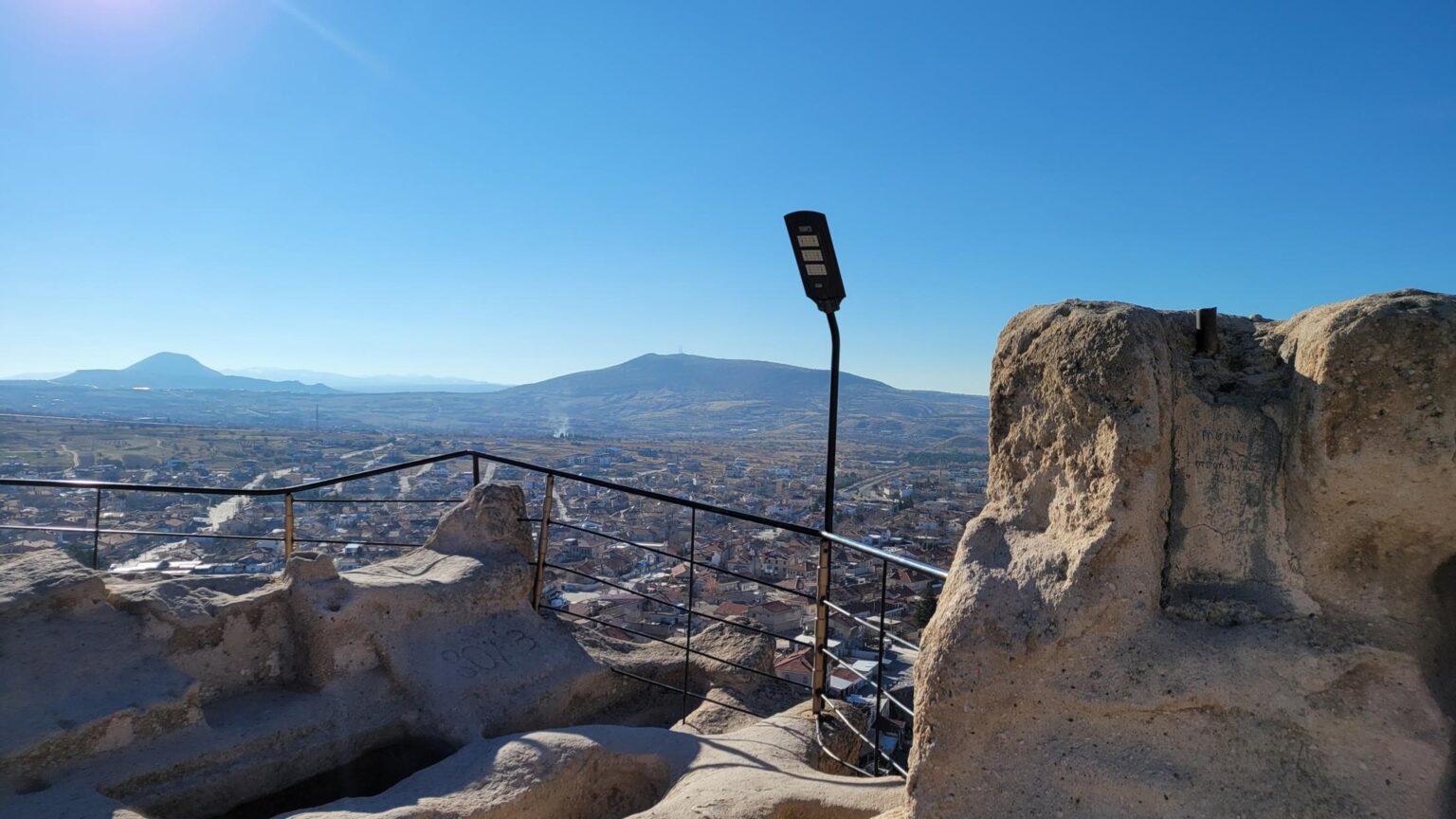 Uçhisar and its rock castle — 20