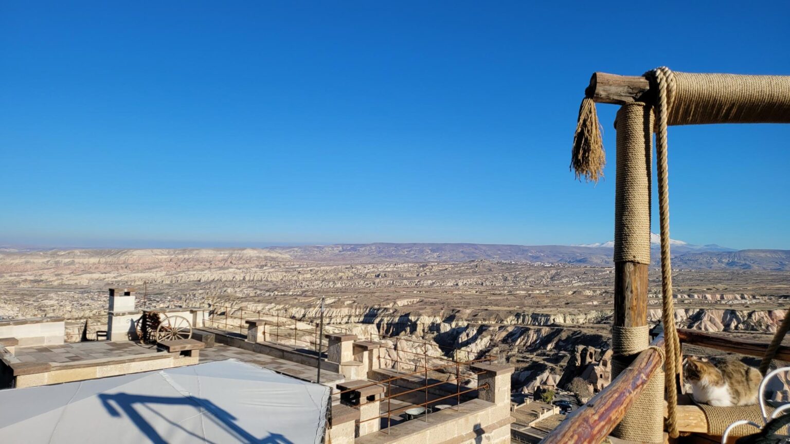Uçhisar and its rock castle — 23