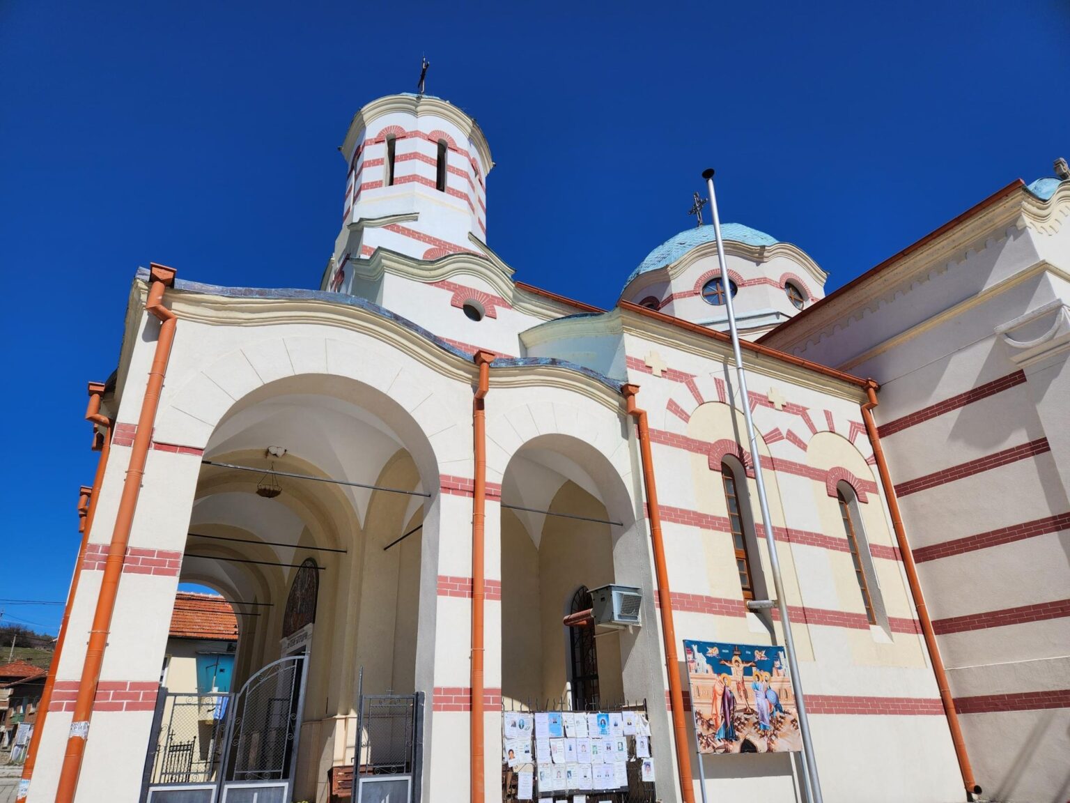 The centre of the town of Batak in the western Rhodopes - photo 2