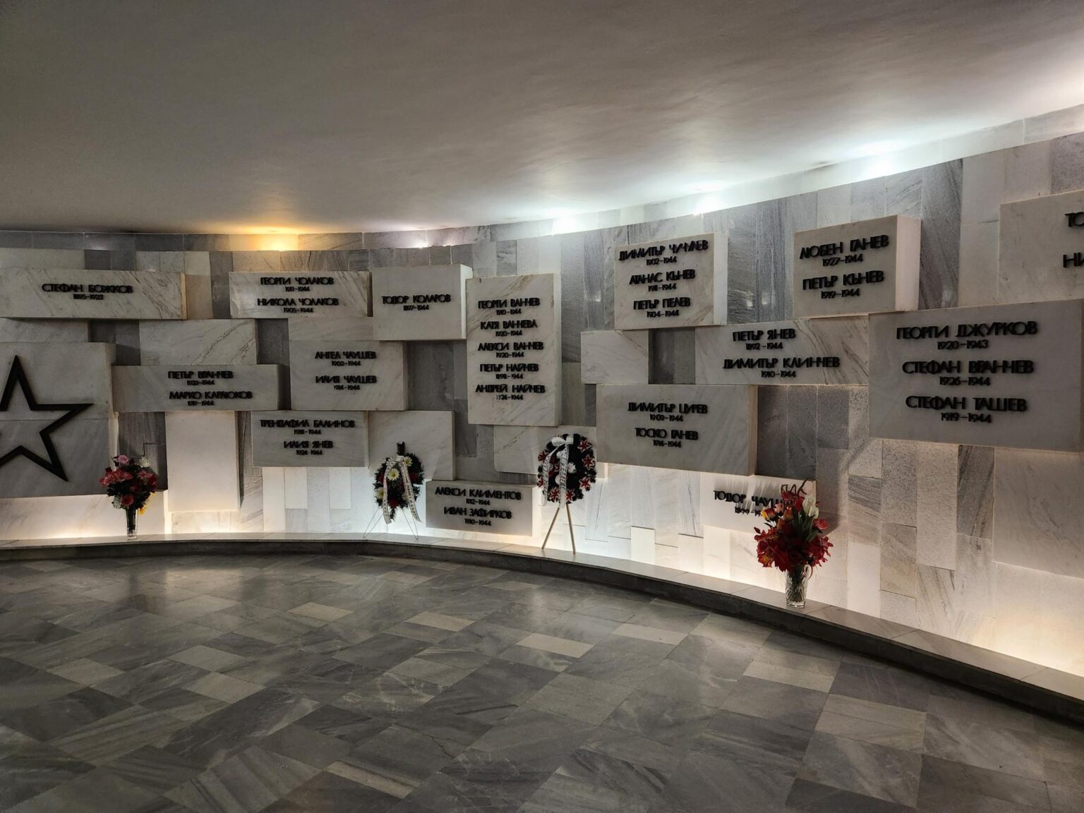 The crypt of the History Museum in Batak and the Anton Ivanov detachment display - photo 3