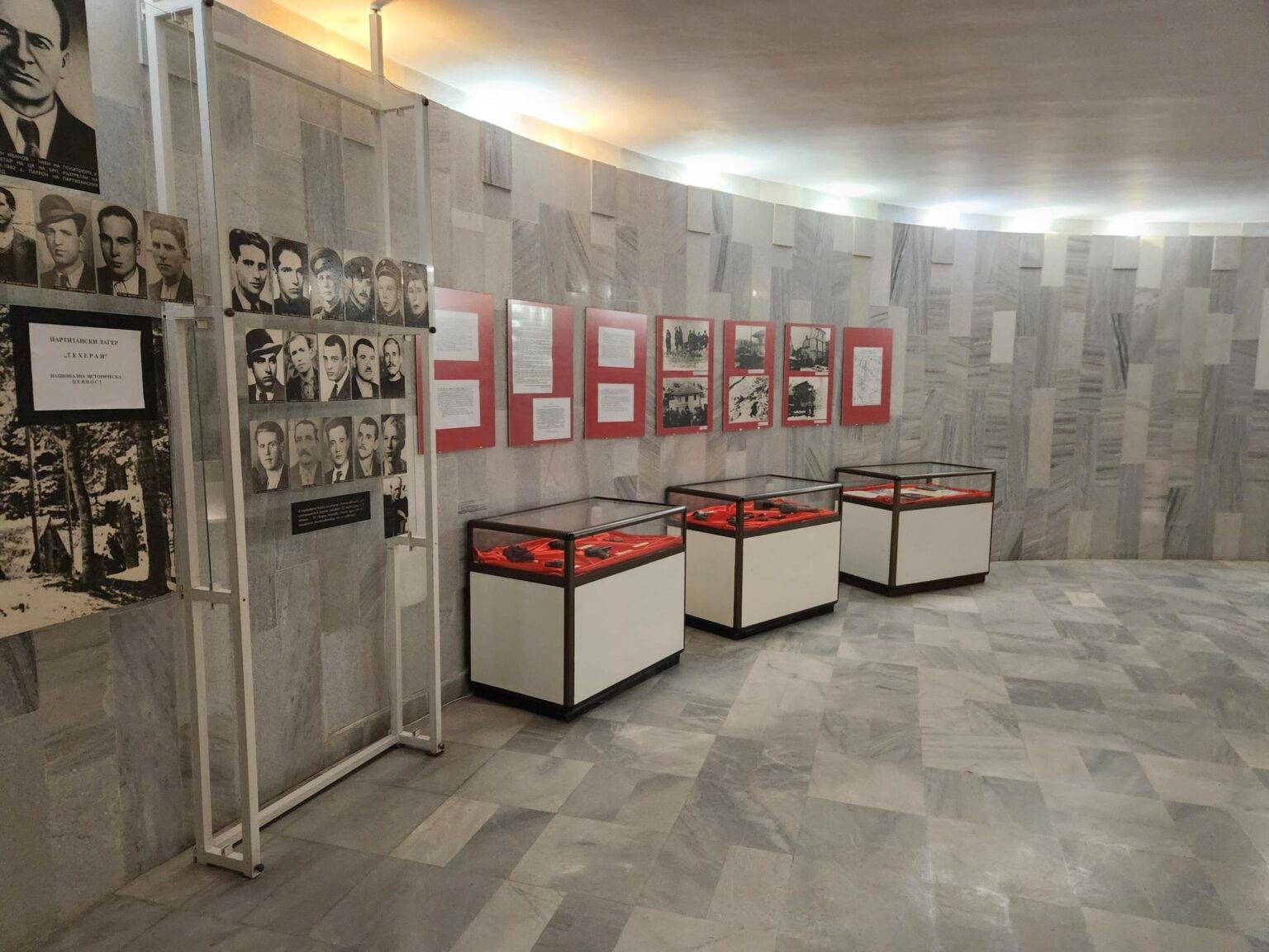 The crypt of the History Museum in Batak and the Anton Ivanov detachment display - photo 6
