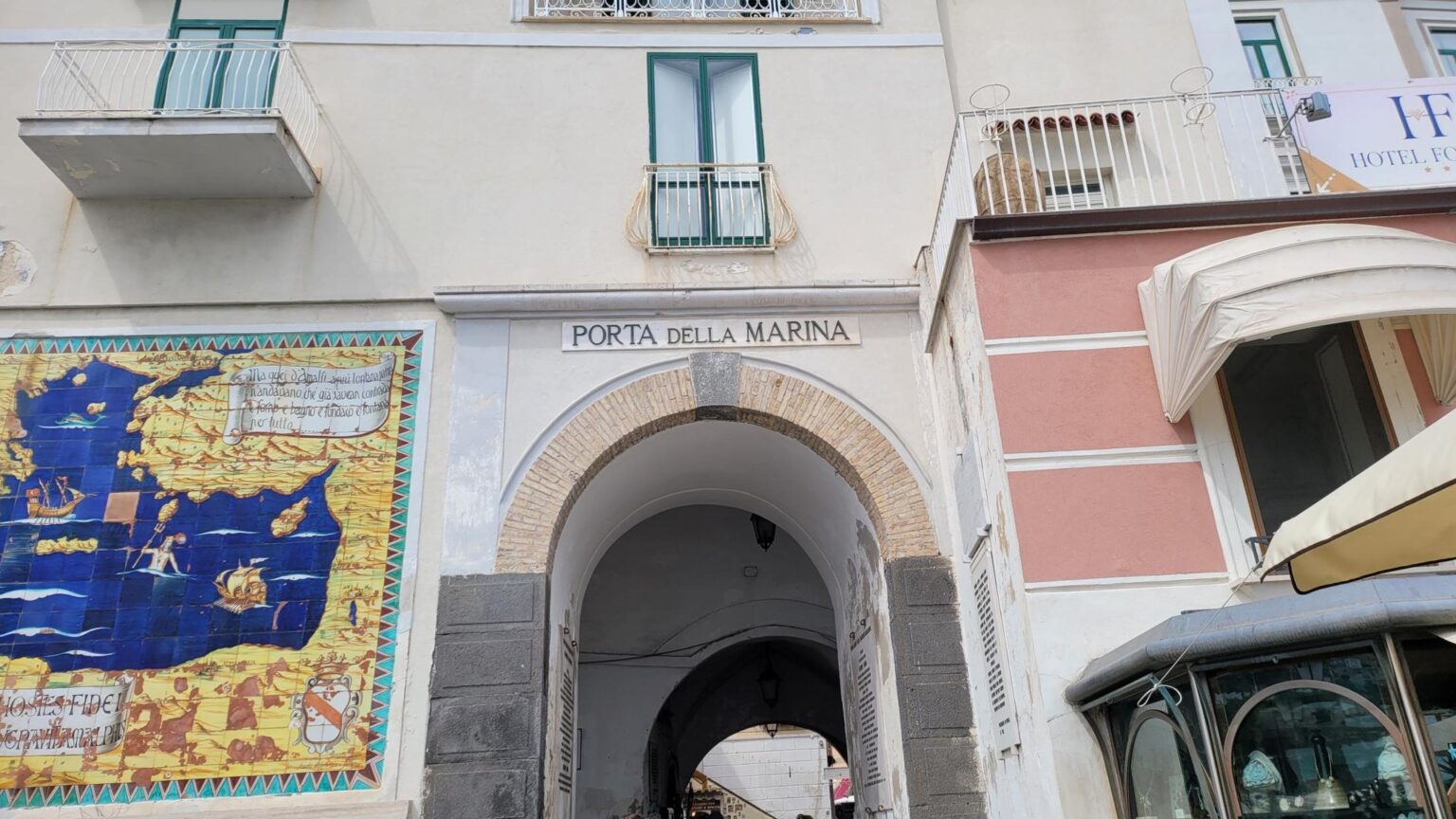 An Imperfect Italy, or How "See Naples and Die" Turned Out to Be a Mistranslation