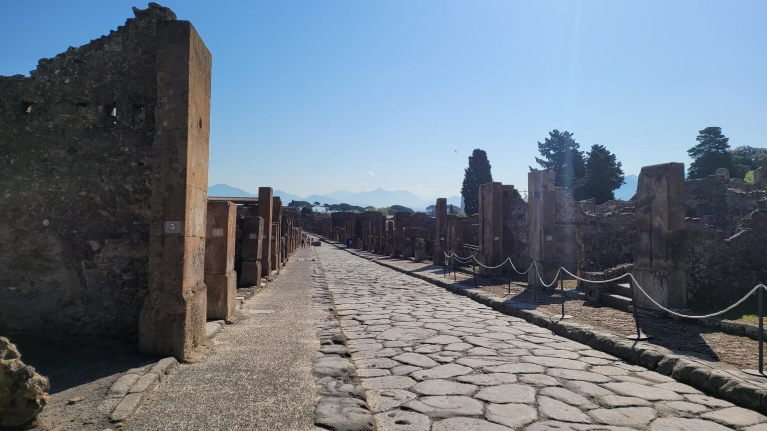 An Imperfect Italy, or How "See Naples and Die" Turned Out to Be a Mistranslation