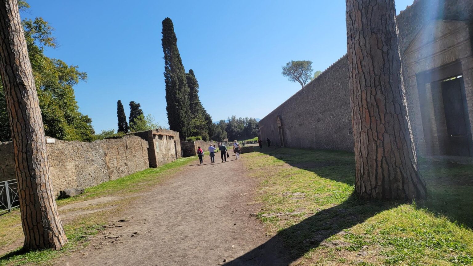 An Imperfect Italy, or How "See Naples and Die" Turned Out to Be a Mistranslation