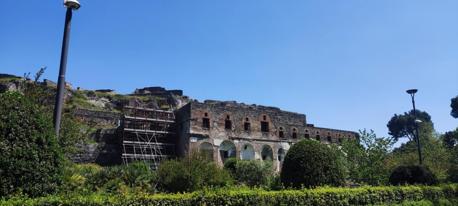 An Imperfect Italy, or How "See Naples and Die" Turned Out to Be a Mistranslation