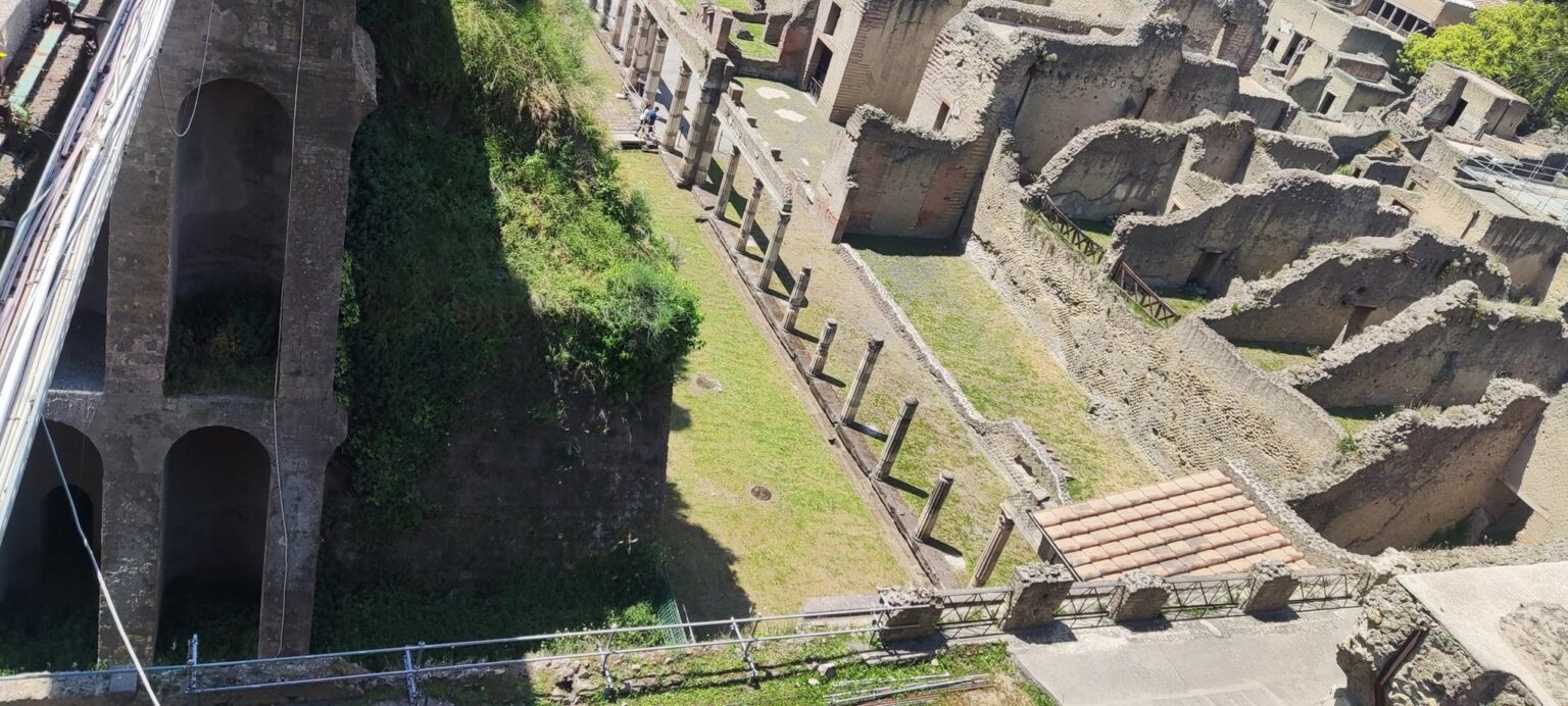 An Imperfect Italy, or How "See Naples and Die" Turned Out to Be a Mistranslation