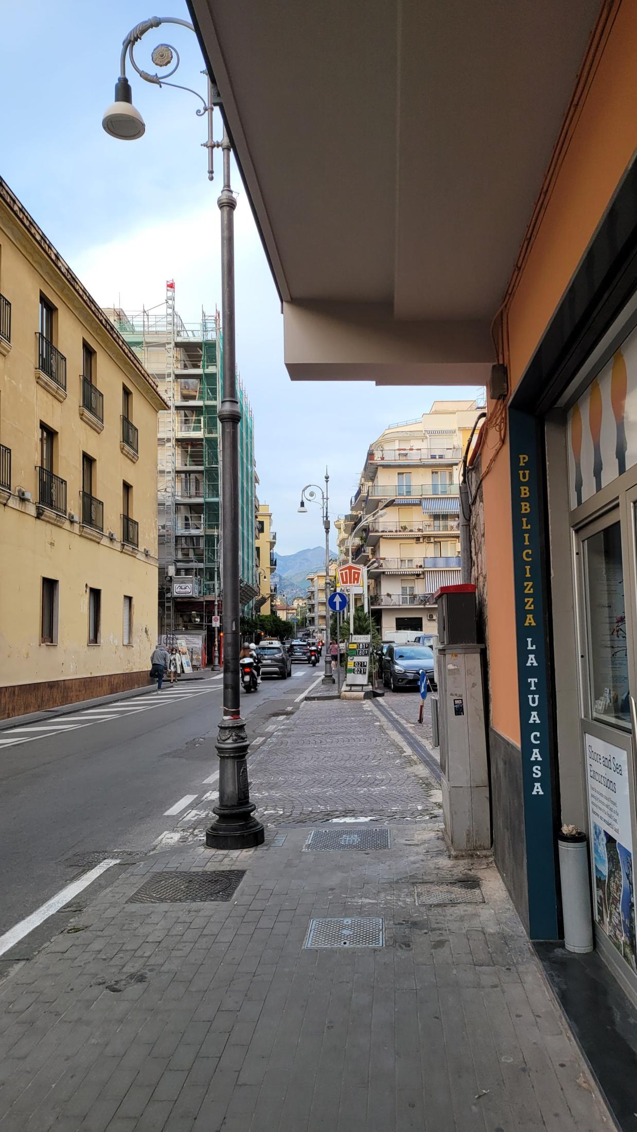 An Imperfect Italy, or How "See Naples and Die" Turned Out to Be a Mistranslation