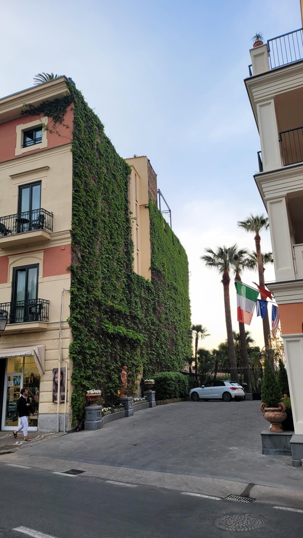 An Imperfect Italy, or How "See Naples and Die" Turned Out to Be a Mistranslation