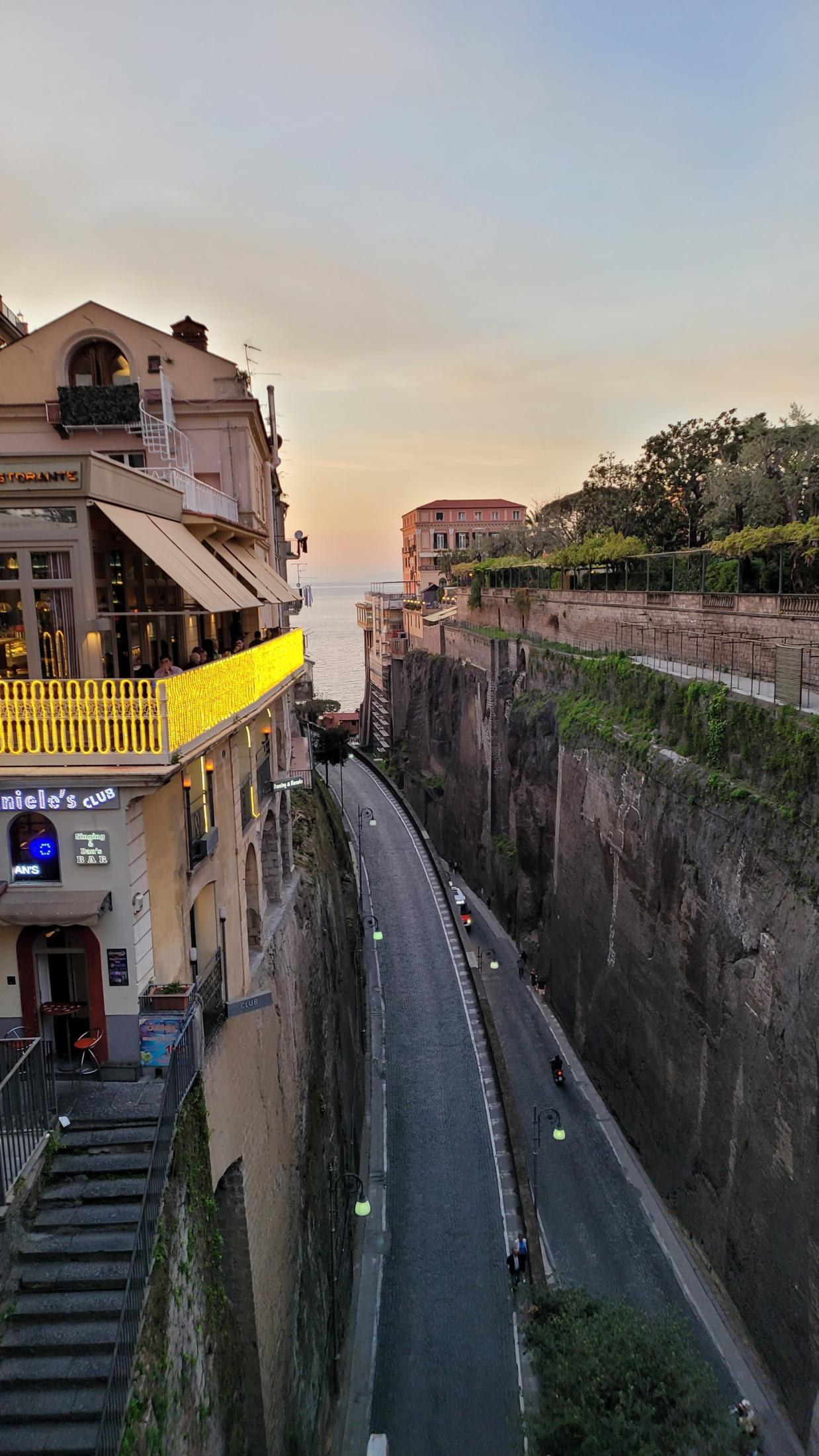An Imperfect Italy, or How "See Naples and Die" Turned Out to Be a Mistranslation