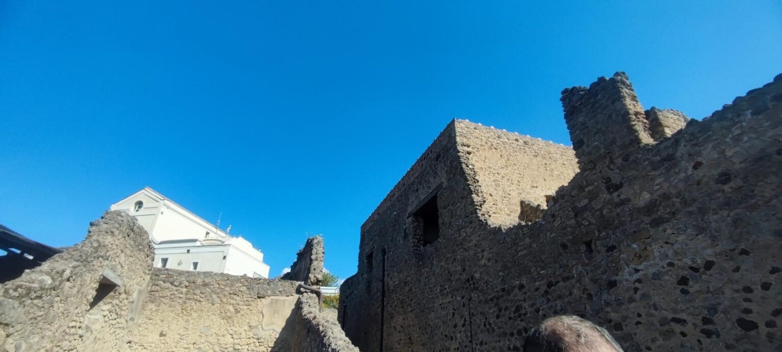 An Imperfect Italy, or How "See Naples and Die" Turned Out to Be a Mistranslation