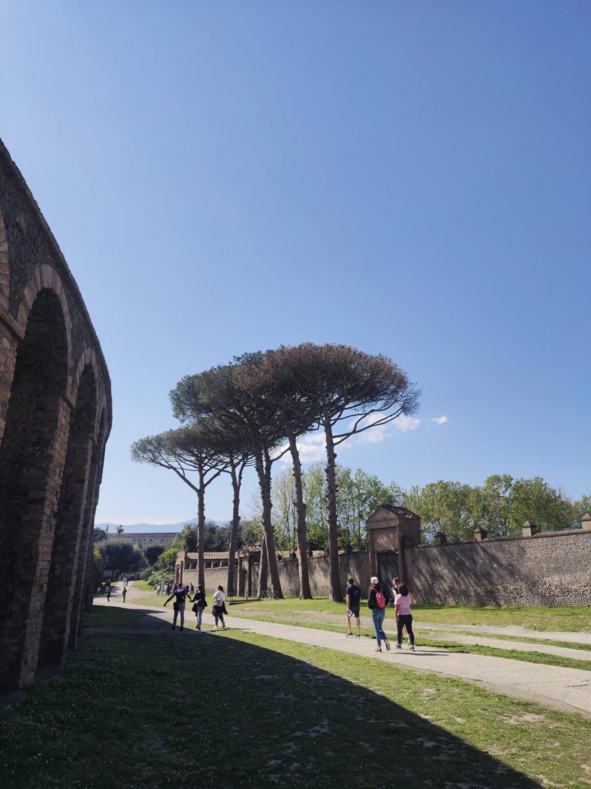 An Imperfect Italy, or How "See Naples and Die" Turned Out to Be a Mistranslation
