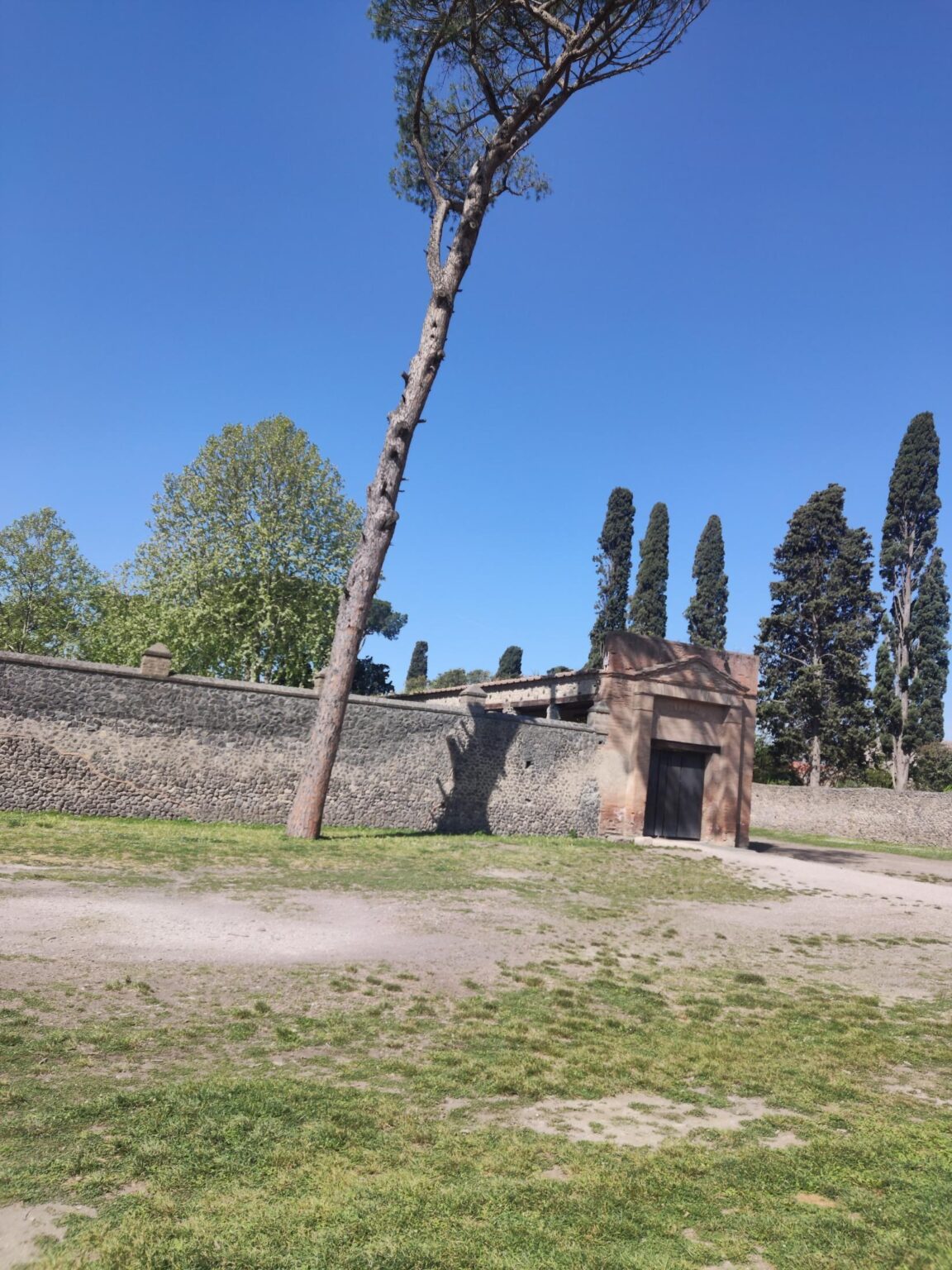 An Imperfect Italy, or How "See Naples and Die" Turned Out to Be a Mistranslation