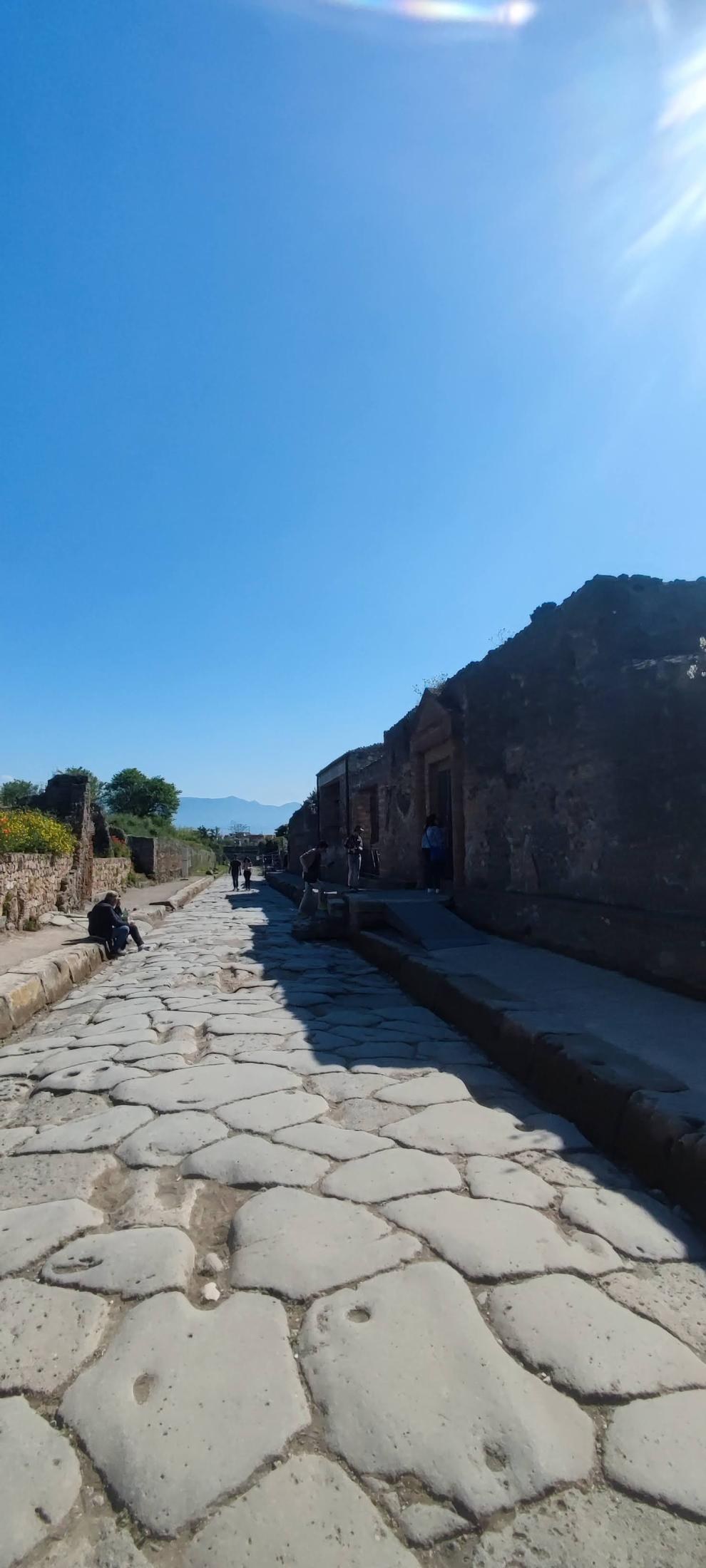 An Imperfect Italy, or How "See Naples and Die" Turned Out to Be a Mistranslation