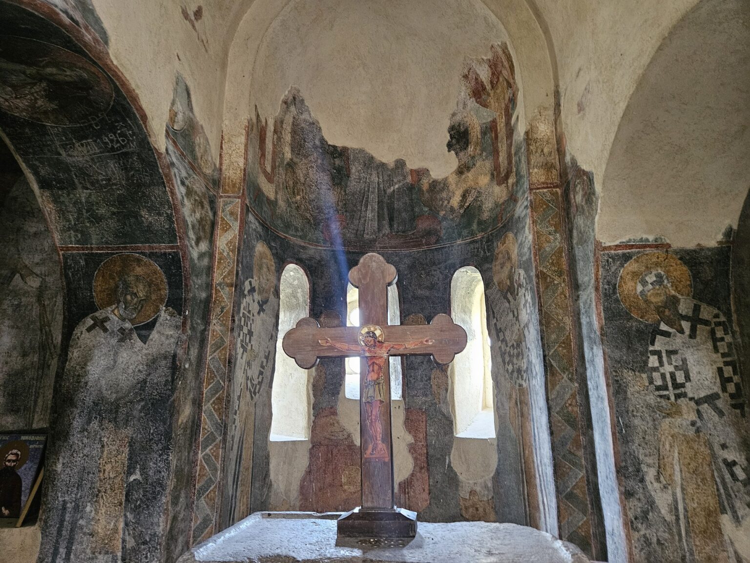 Dedicated altar with a wooden cross in Asenova krepost