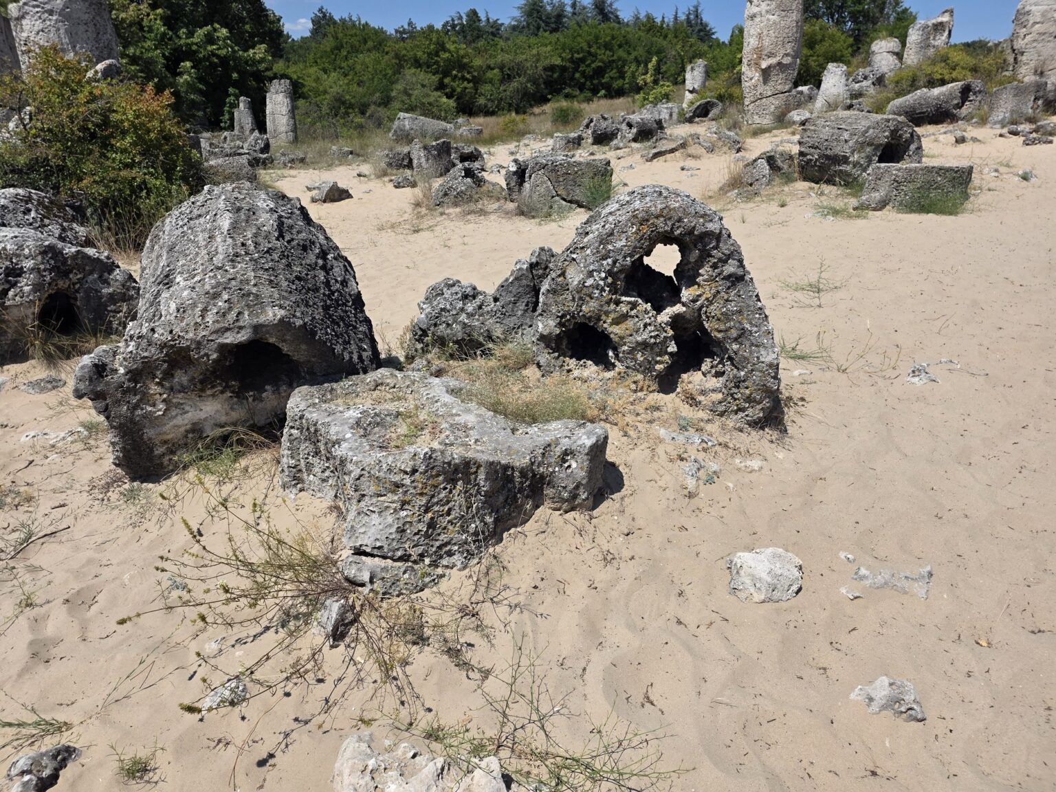 Low stone structures with cavities at pobiti kamani