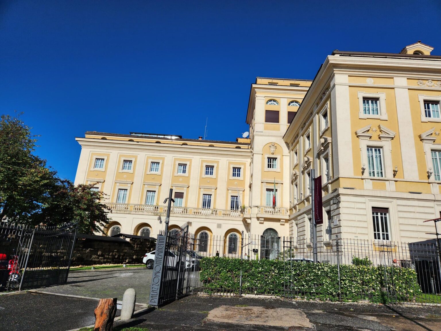 Rome in 8 Days: Walking 100 km Through a History Textbook