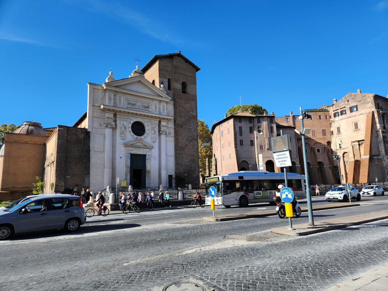 Rome in 8 Days: Walking 100 km Through a History Textbook