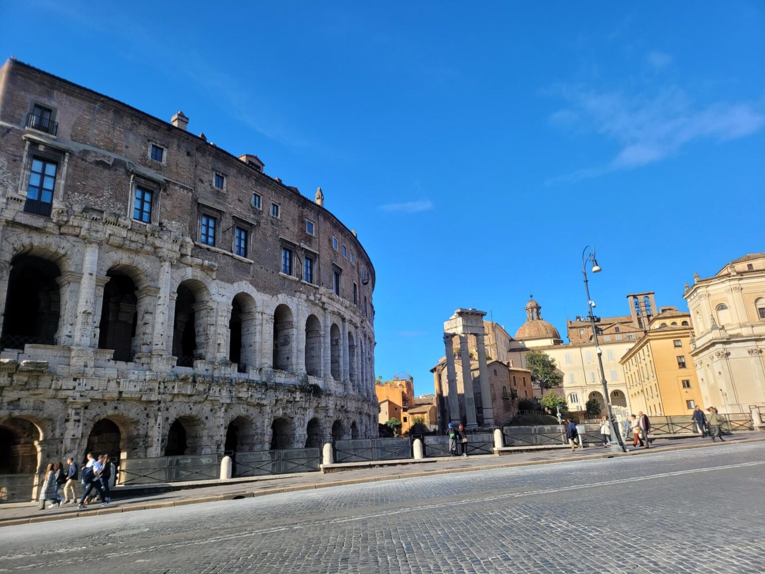Rome in 8 Days: Walking 100 km Through a History Textbook