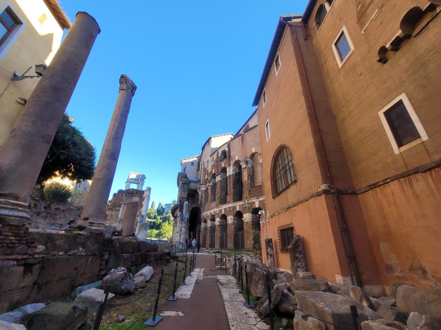 Rome in 8 Days: Walking 100 km Through a History Textbook