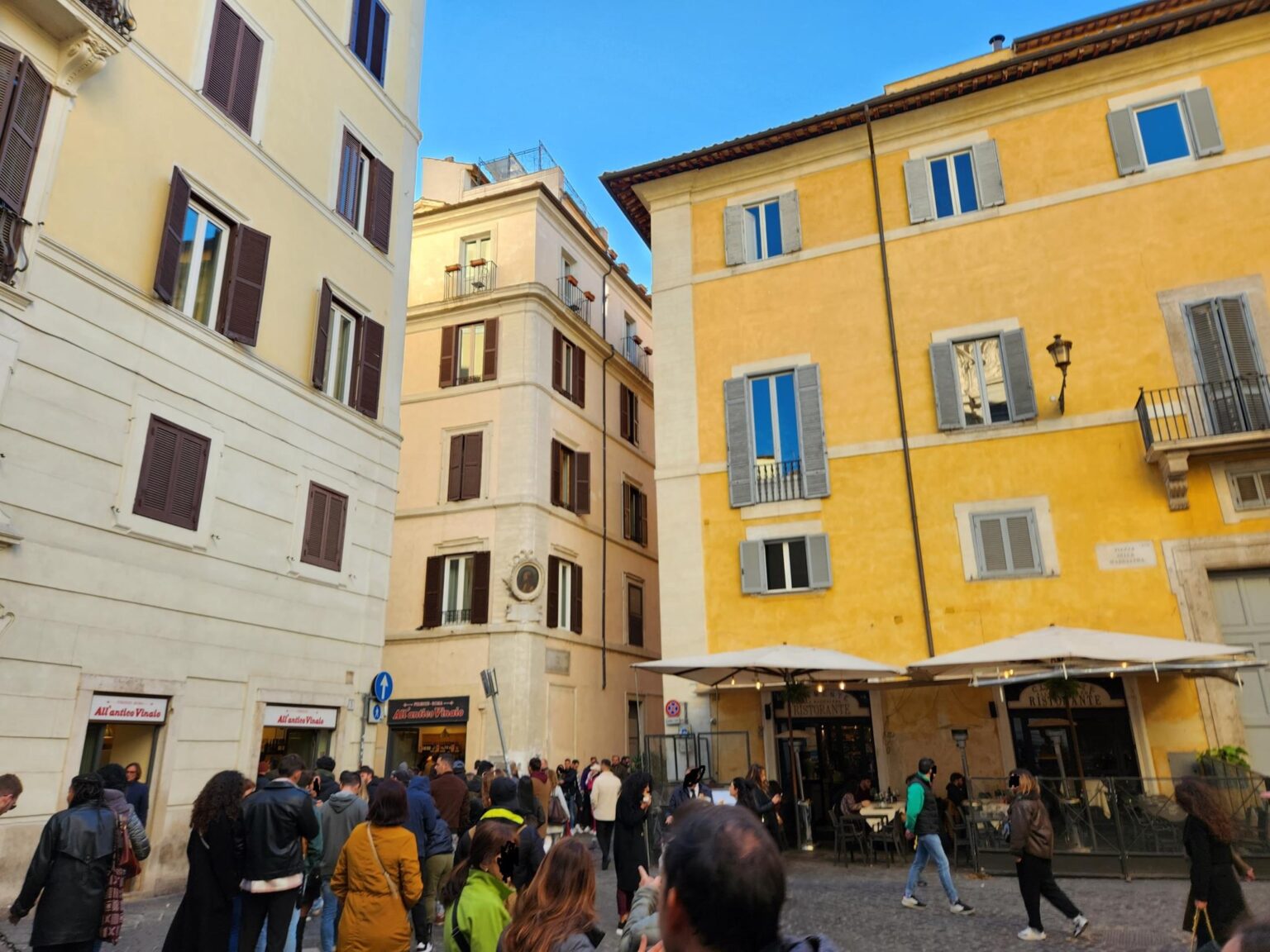Rome in 8 Days: Walking 100 km Through a History Textbook
