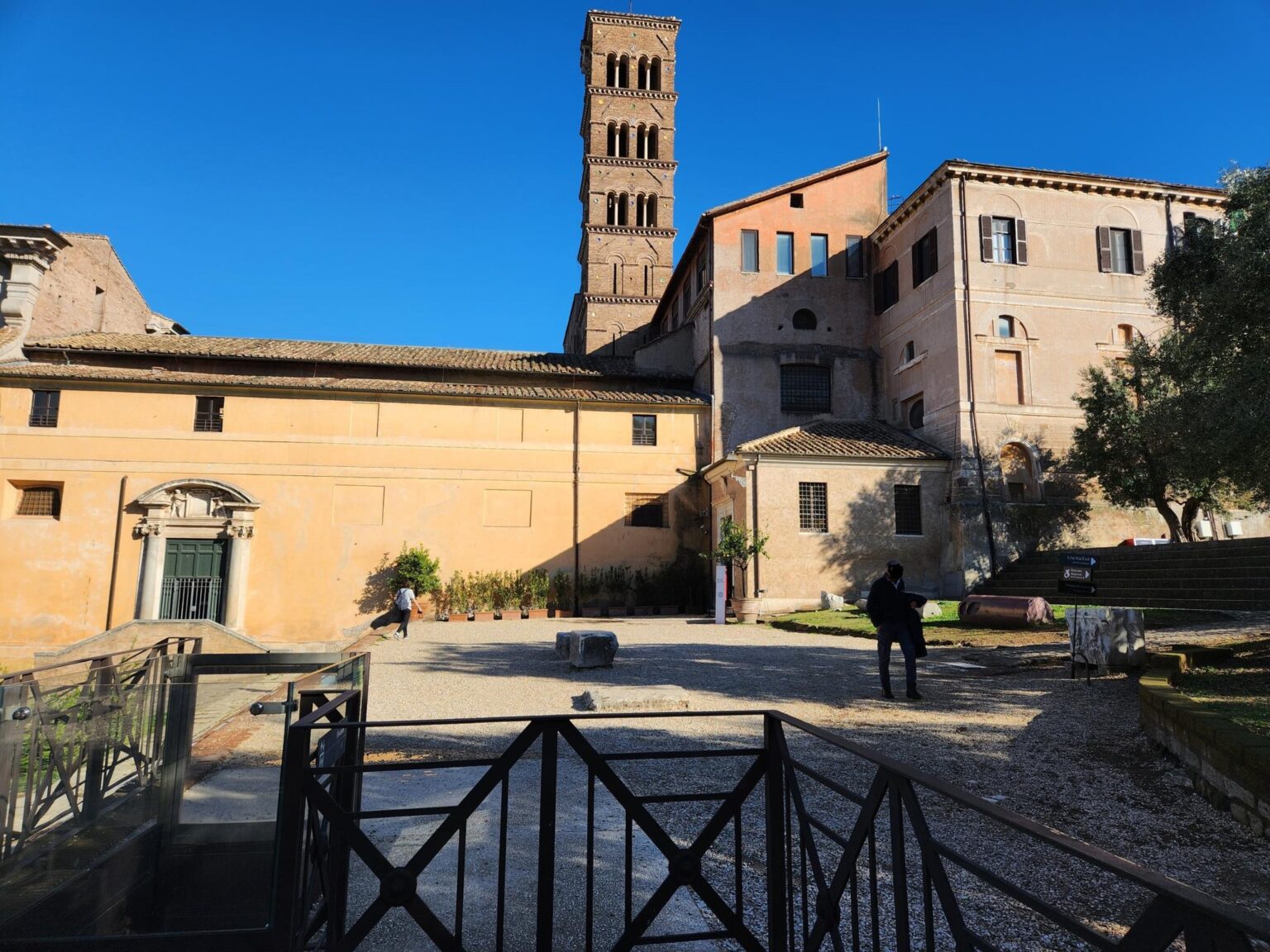 Rome in 8 Days: Walking 100 km Through a History Textbook