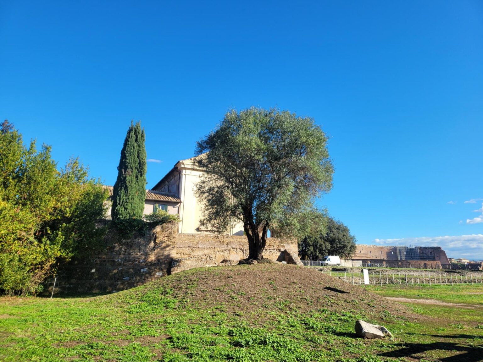 Rome in 8 Days: Walking 100 km Through a History Textbook