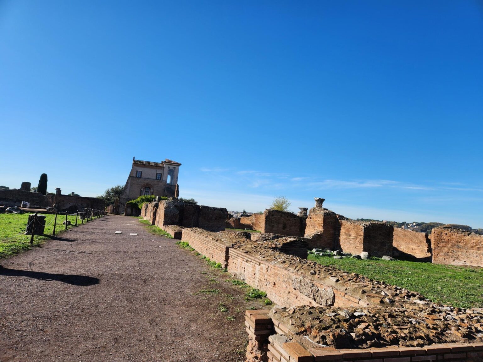 Rome in 8 Days: Walking 100 km Through a History Textbook