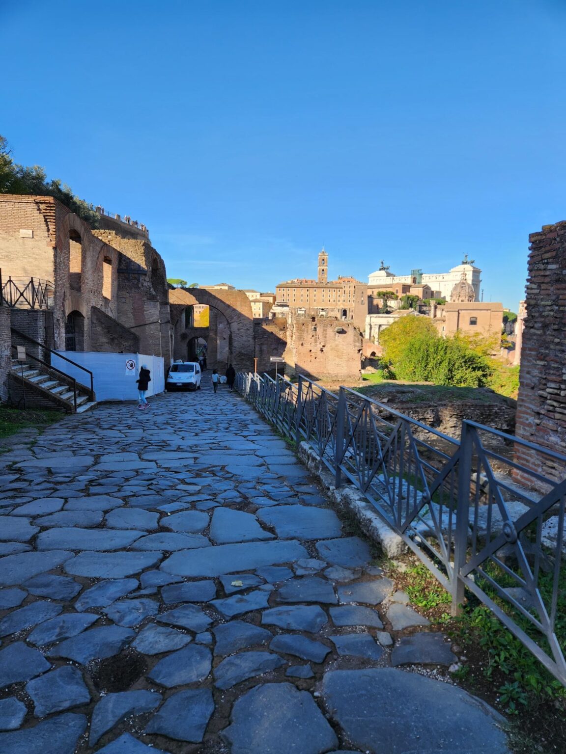 Rome in 8 Days: Walking 100 km Through a History Textbook