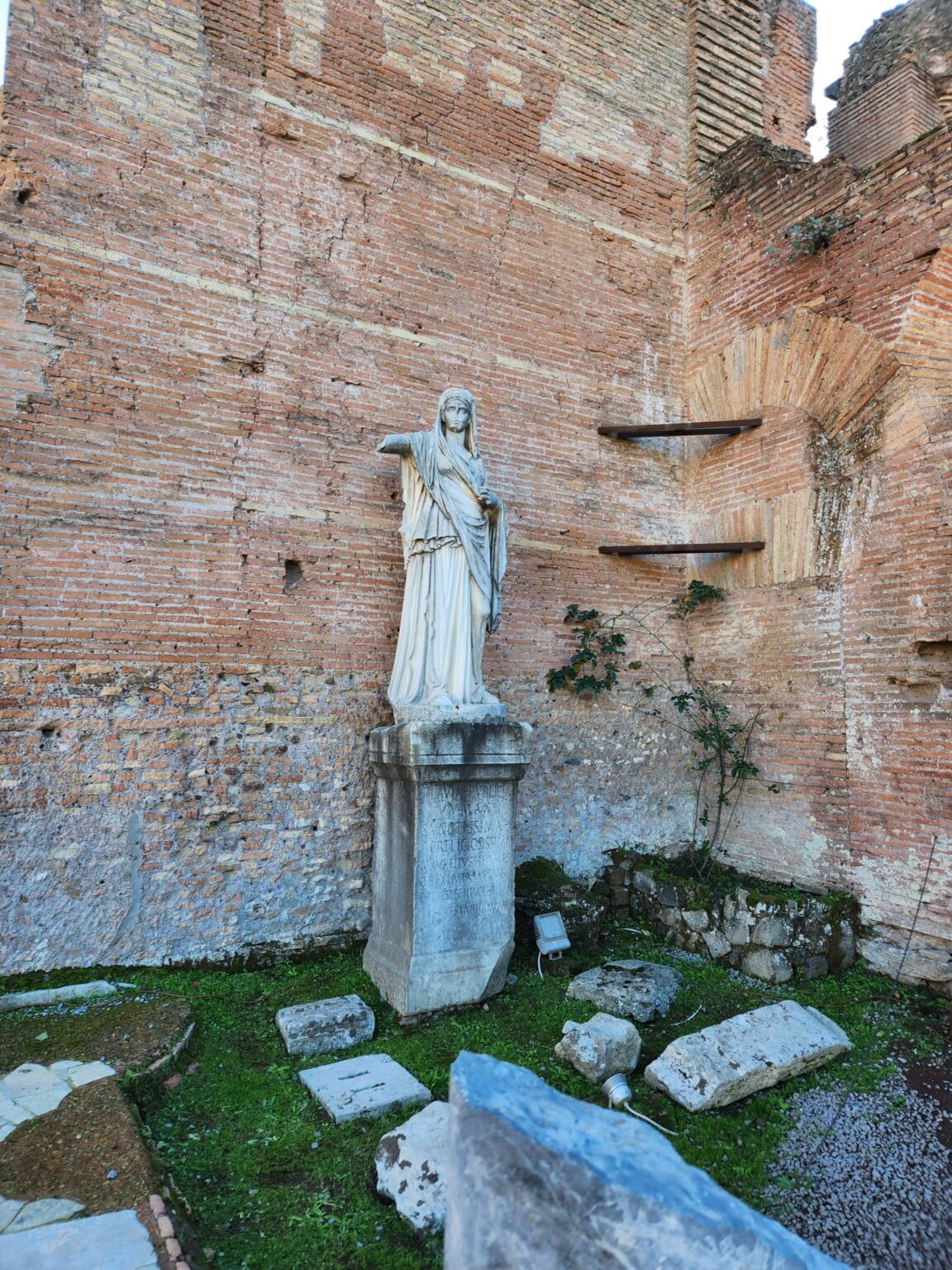 Rome in 8 Days: Walking 100 km Through a History Textbook