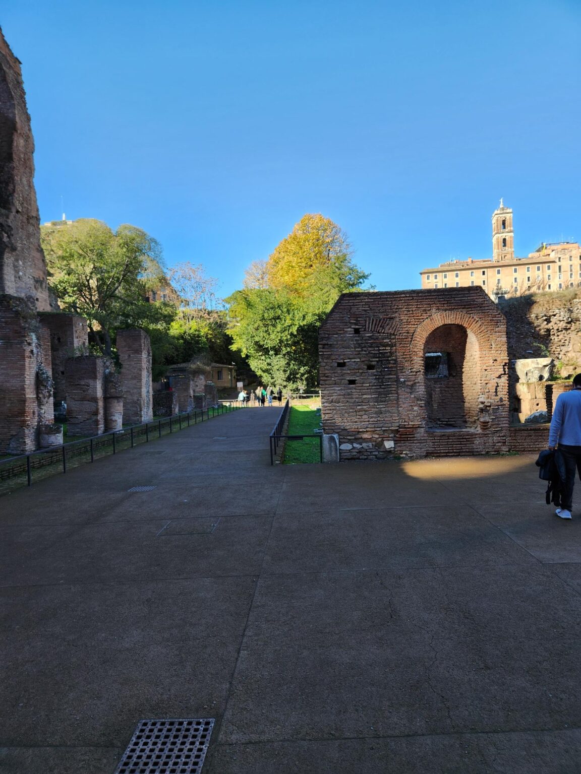 Rome in 8 Days: Walking 100 km Through a History Textbook