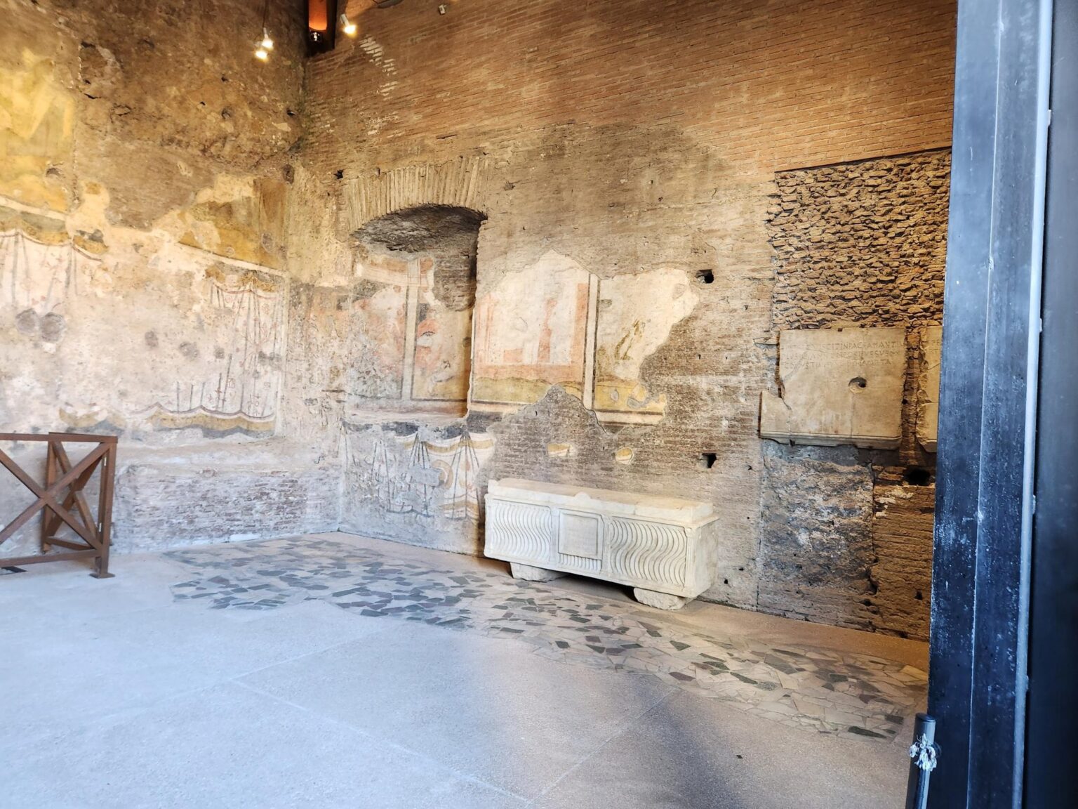 Rome in 8 Days: Walking 100 km Through a History Textbook