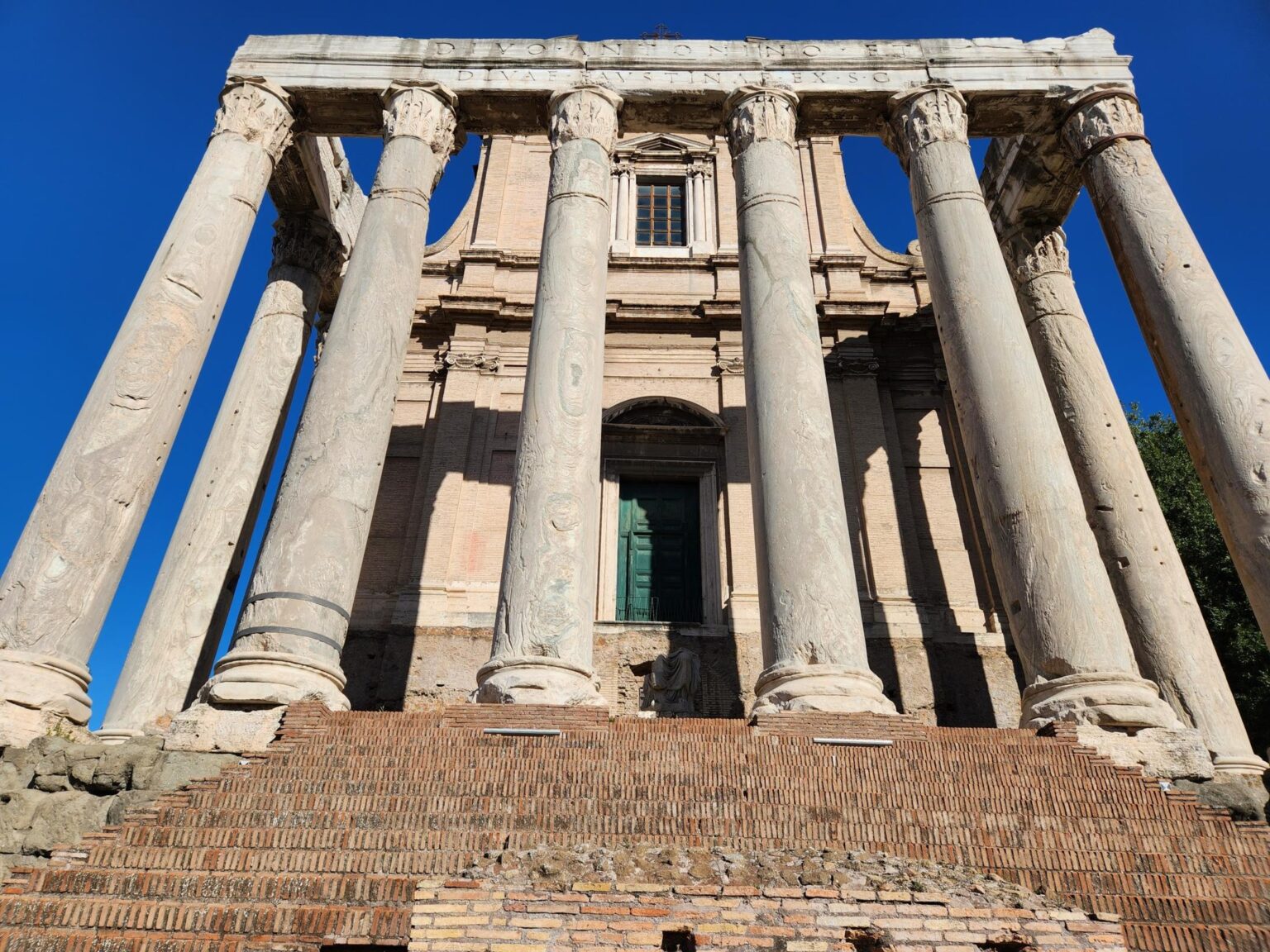 Rome in 8 Days: Walking 100 km Through a History Textbook