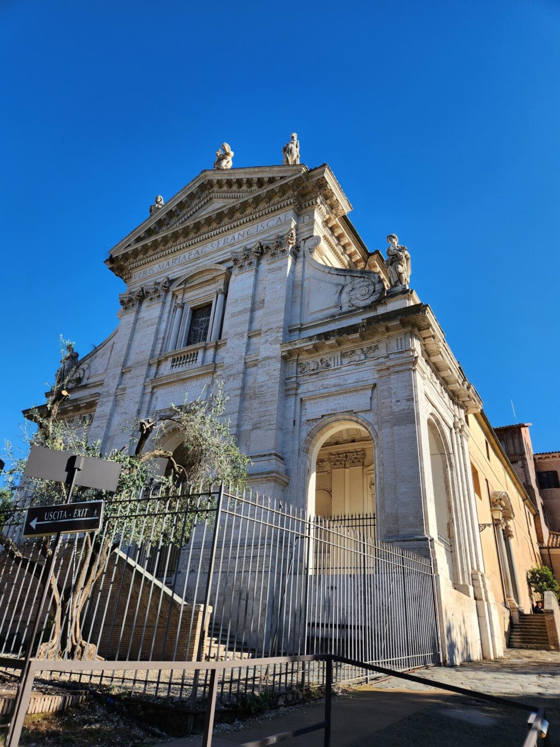Rome in 8 Days: Walking 100 km Through a History Textbook