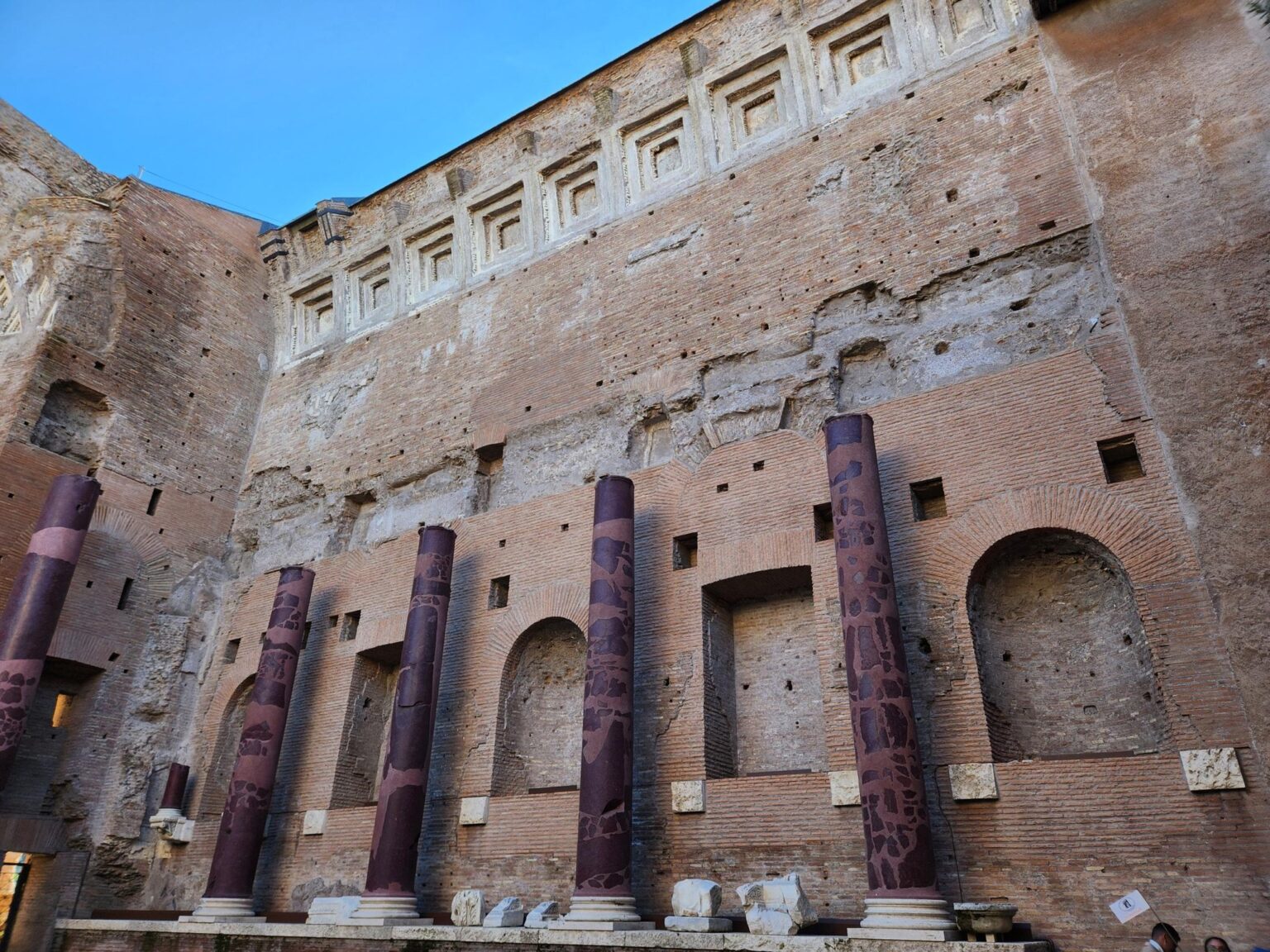 Rome in 8 Days: Walking 100 km Through a History Textbook
