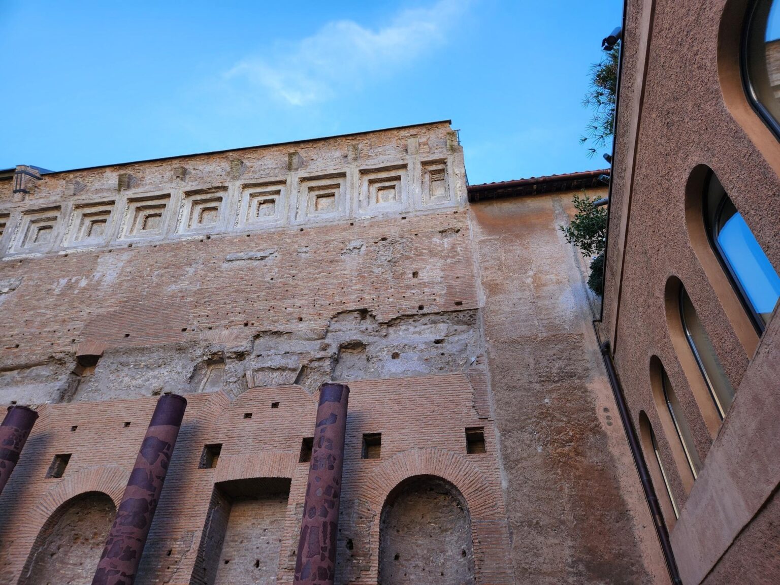 Rome in 8 Days: Walking 100 km Through a History Textbook