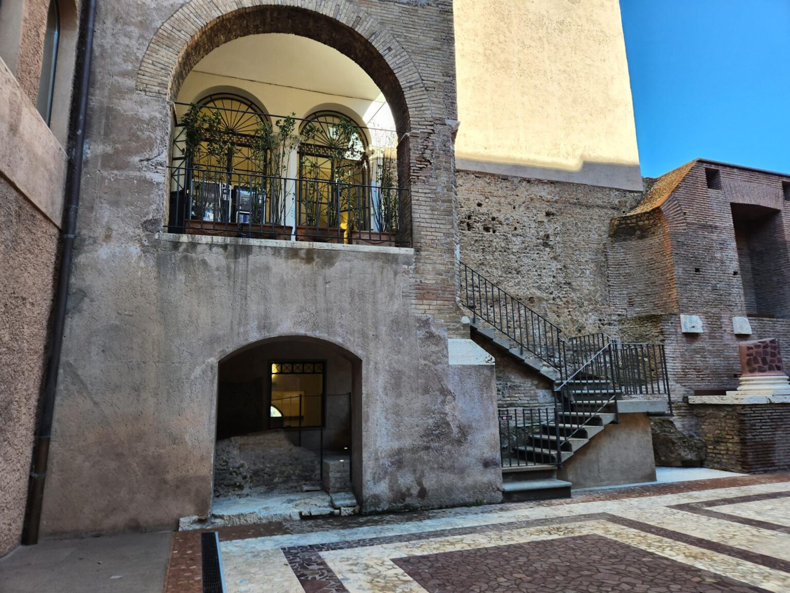 Rome in 8 Days: Walking 100 km Through a History Textbook