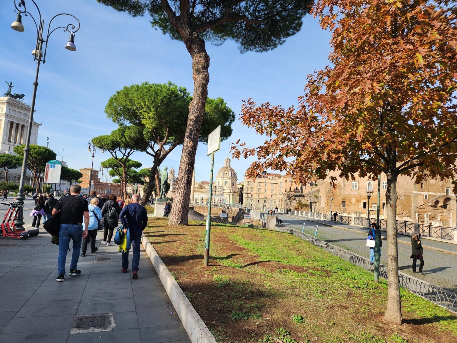 Rome in 8 Days: Walking 100 km Through a History Textbook
