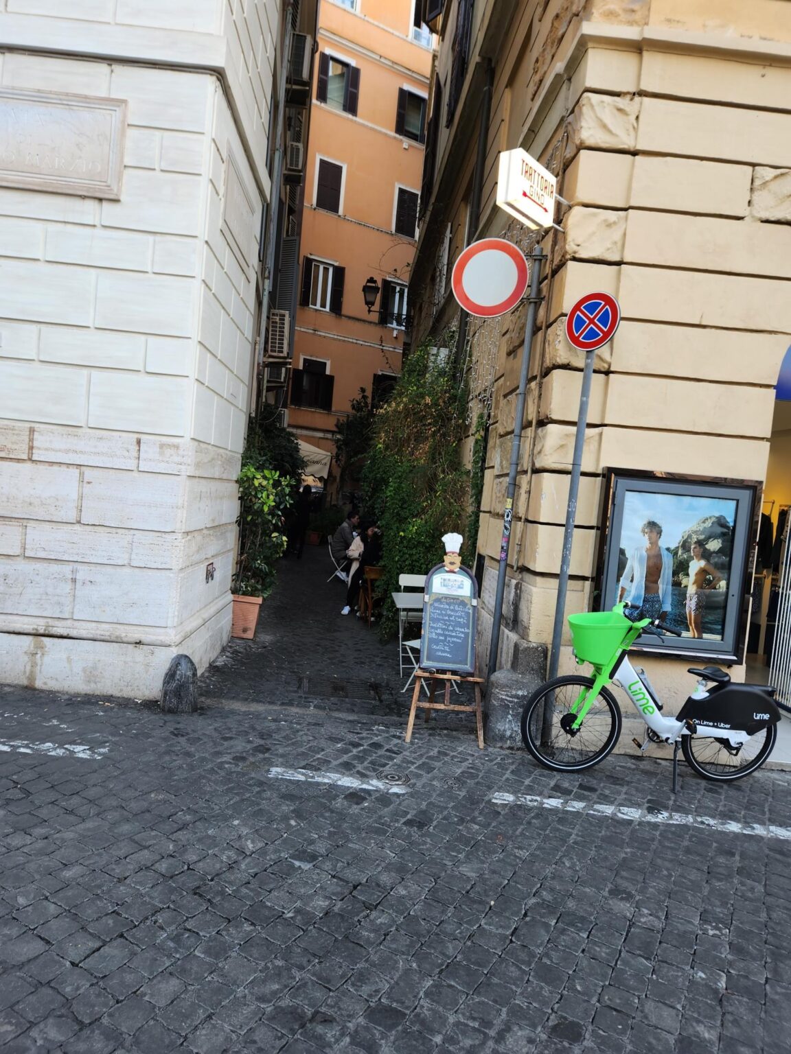 Rome in 8 Days: Walking 100 km Through a History Textbook