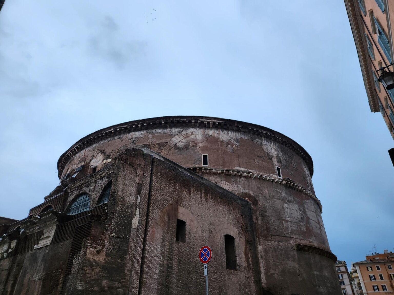 Rome in 8 Days: Walking 100 km Through a History Textbook