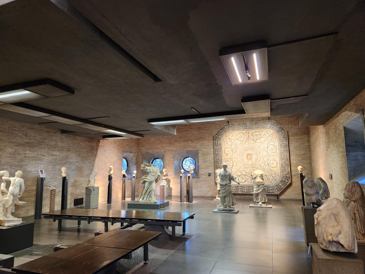 Rome in 8 Days: Walking 100 km Through a History Textbook