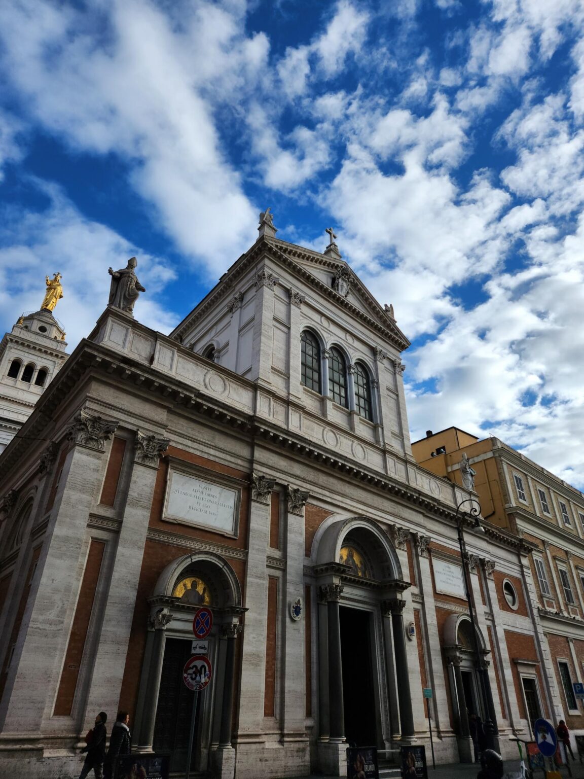 Rome in 8 Days: Walking 100 km Through a History Textbook