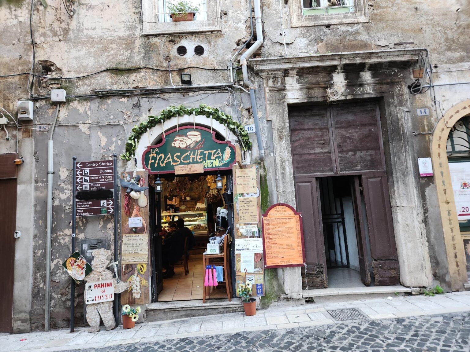 Rome in 8 Days: Walking 100 km Through a History Textbook