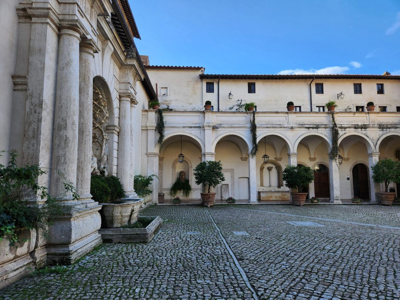 Rome in 8 Days: Walking 100 km Through a History Textbook