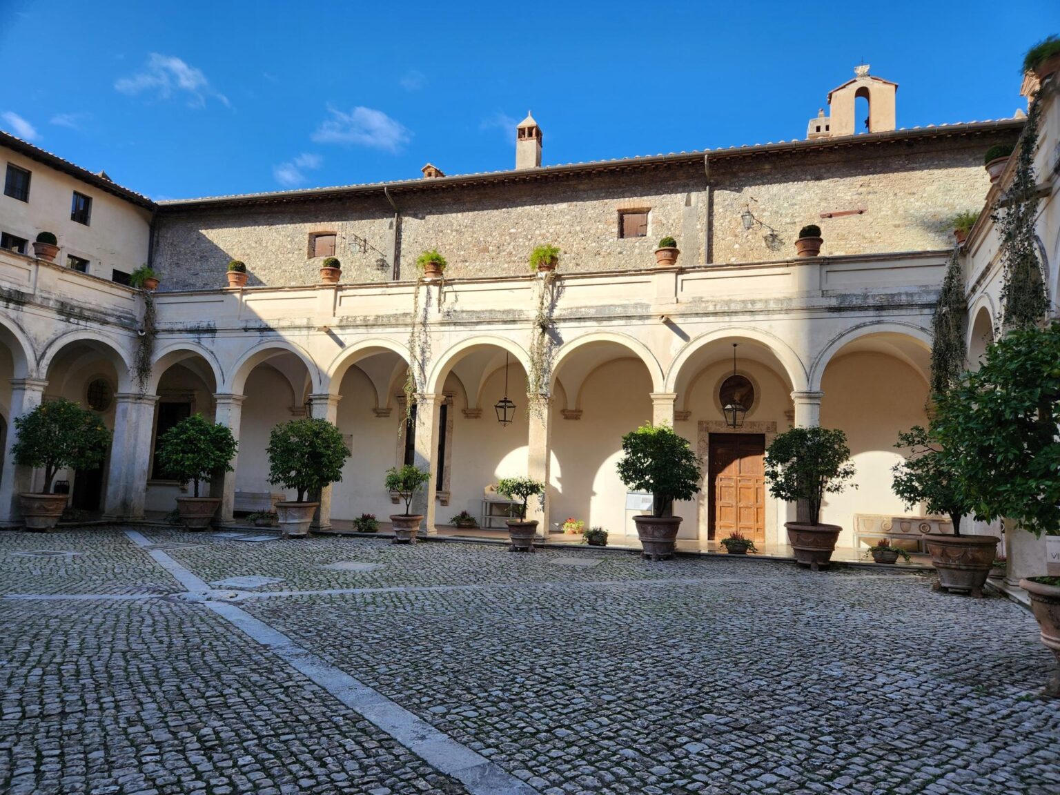 Rome in 8 Days: Walking 100 km Through a History Textbook