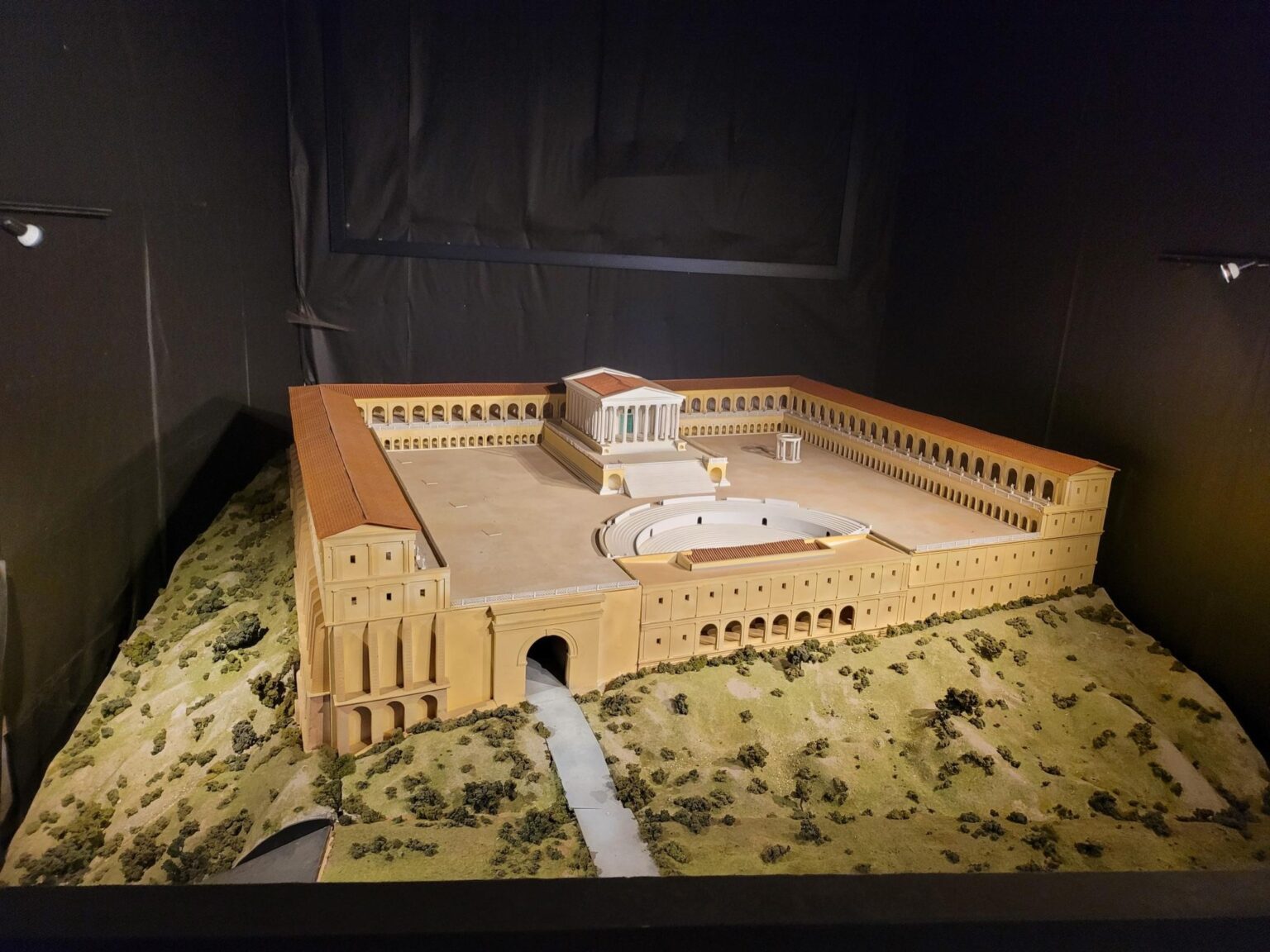 Rome in 8 Days: Walking 100 km Through a History Textbook
