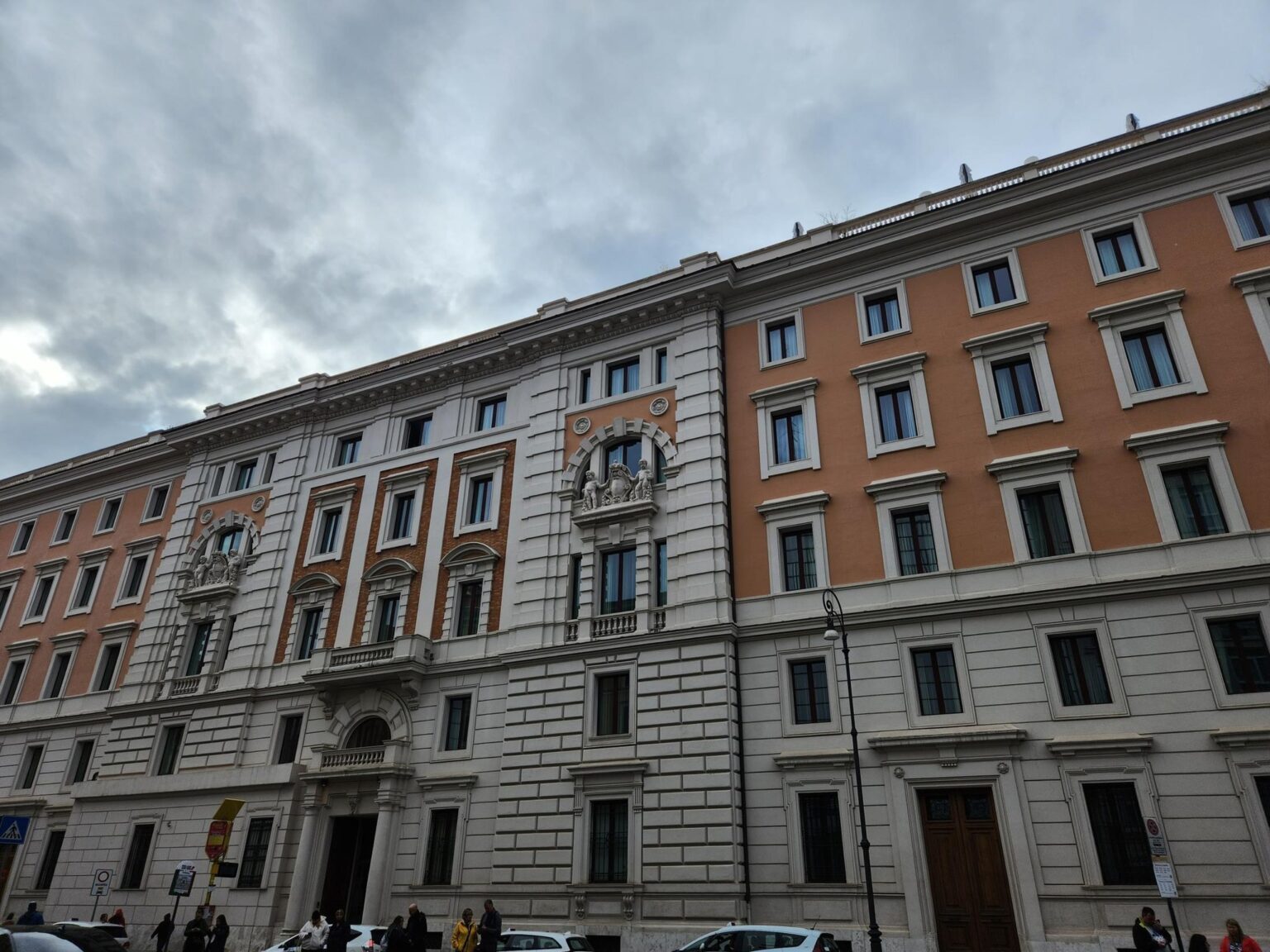 Rome in 8 Days: Walking 100 km Through a History Textbook