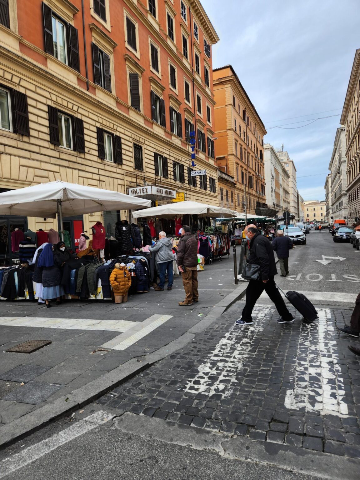 Rome in 8 Days: Walking 100 km Through a History Textbook