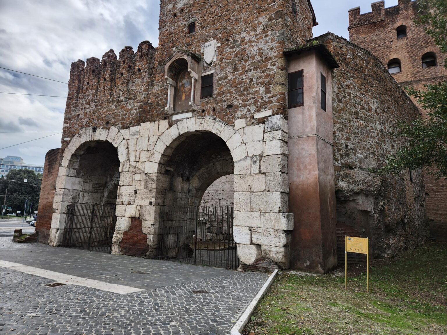 Rome in 8 Days: Walking 100 km Through a History Textbook